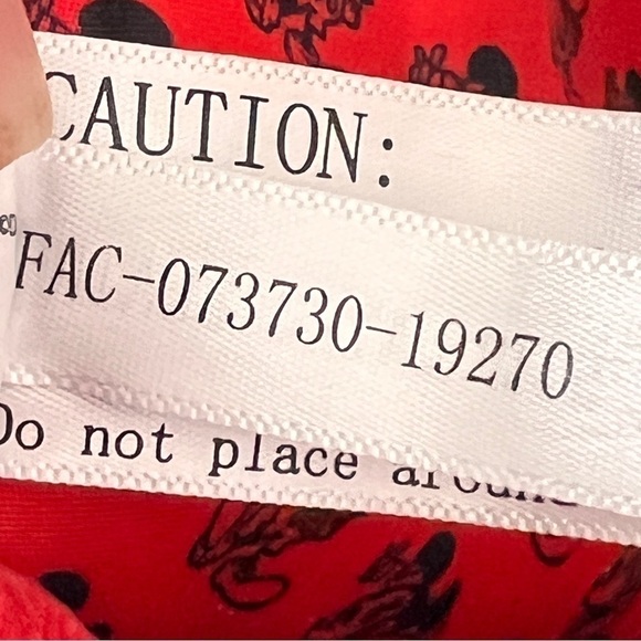 DISNEY PARKS X LOUNGEFLY Adorable Micky & Minnie Kissing Backpack. Zip pocket - Picture 10 of 10